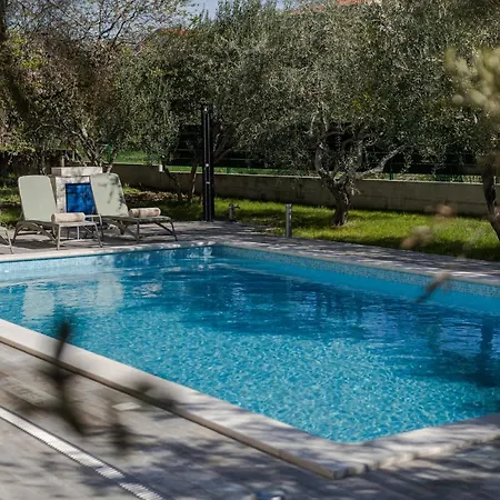 Apartment The Olive Poolhouse *