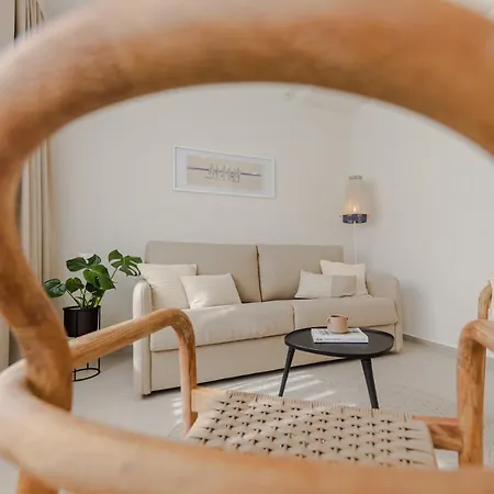 The Olive Poolhouse Apartment Split