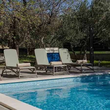 The Olive Poolhouse Апартаменты Сплит