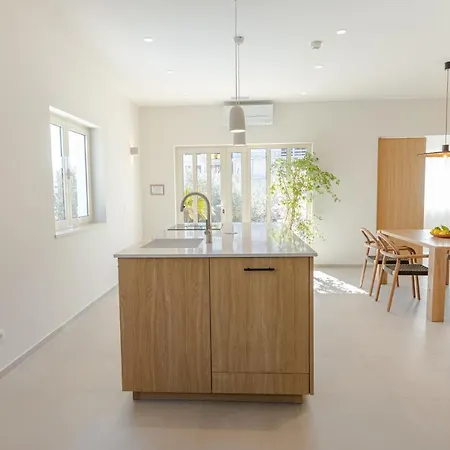 The Olive Poolhouse *