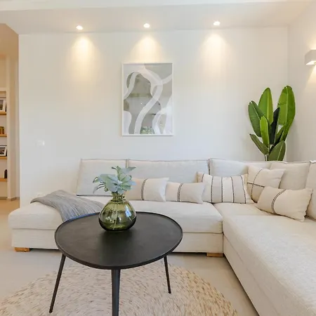 The Olive Poolhouse Apartment *