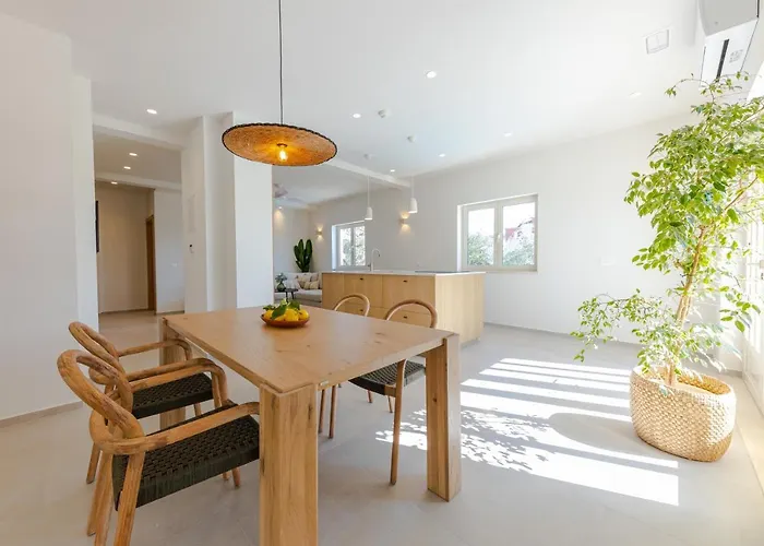 The Olive Poolhouse Apartament Split