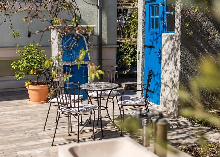 The Olive Poolhouse Apartament