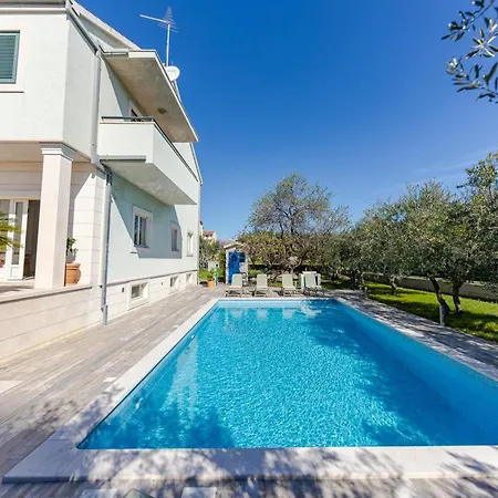 The Olive Poolhouse Appartement *
